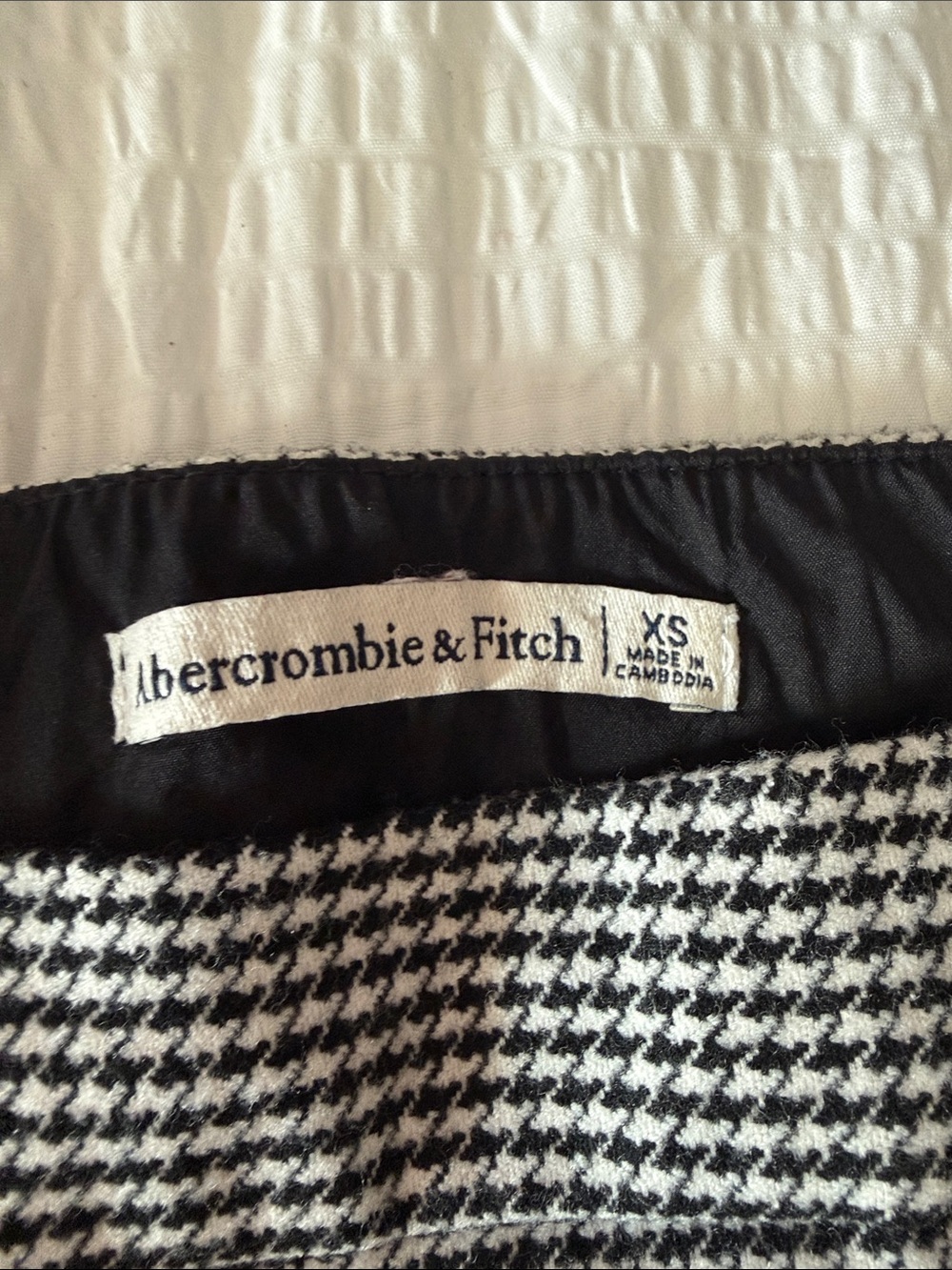 Abercrombie & Fitch Black and White Mini Skirt - Houndstooth - Picture 2 of 2